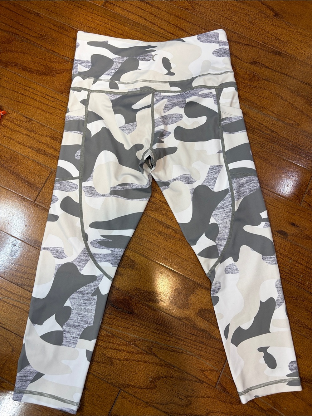 ZYIA women’s cropped camo leggings size 6-8